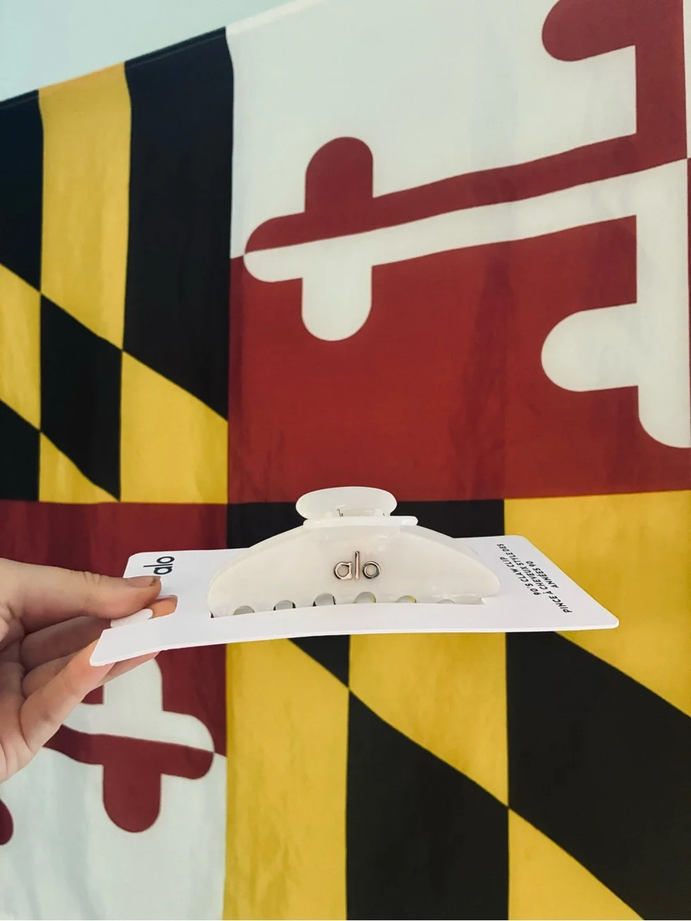 ALO Yoga White and Yellow 90's Claw Hair Clip